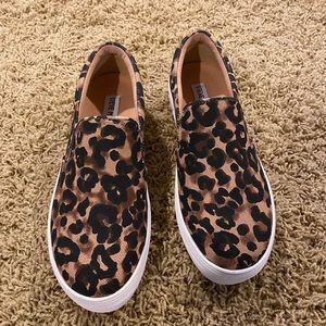 Steve Madden cheetah print slip on shoes